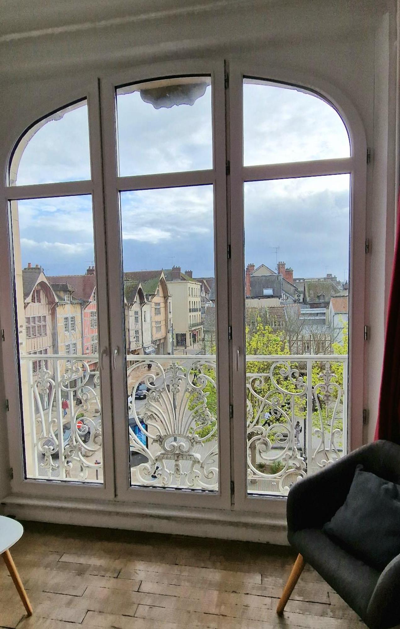 Au Coeur De Ville Troyes Exterior foto
